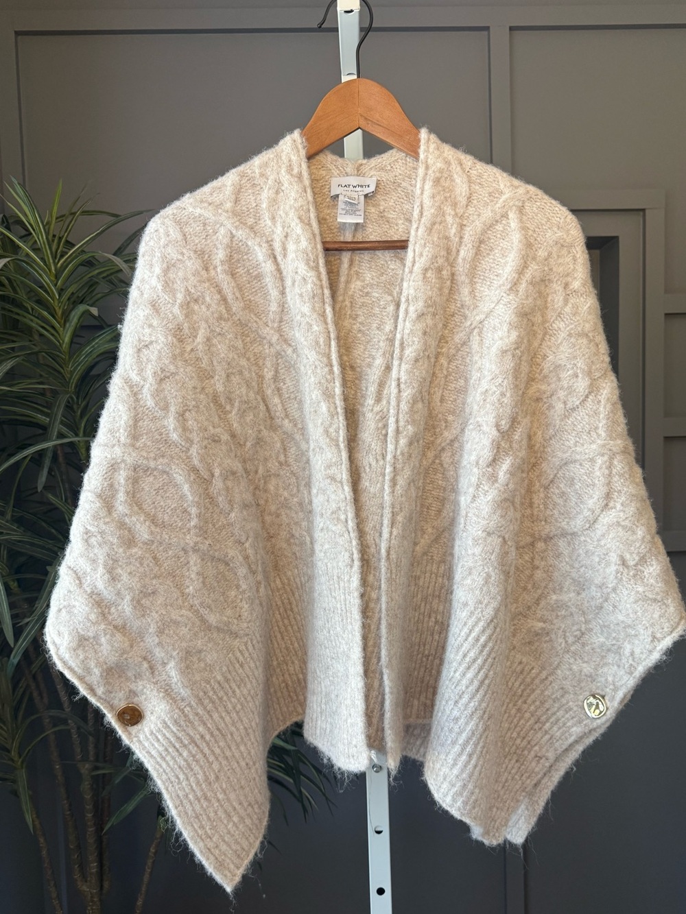 FLAT WHITE Open Front Cable Knit Poncho Cape Sweater XS/S Cream
